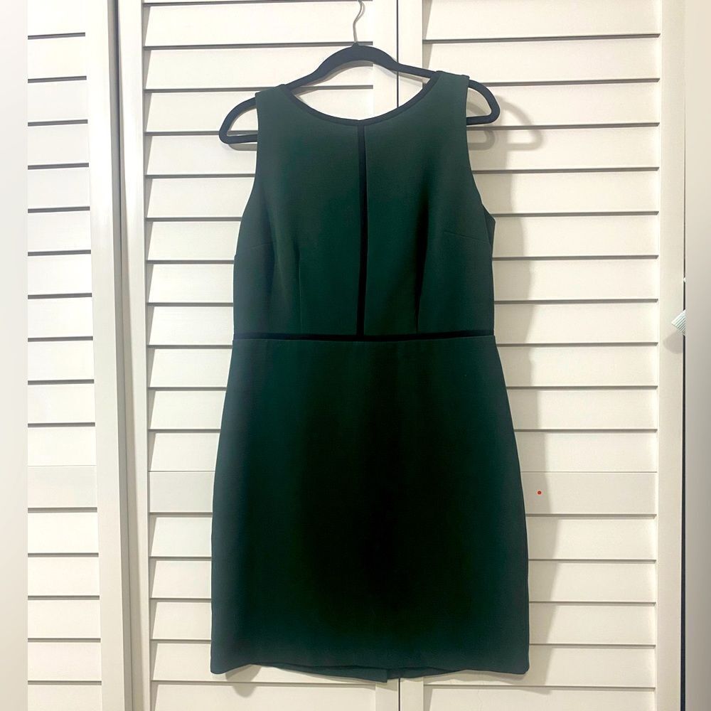 Green Sleeveless Sheath Dress